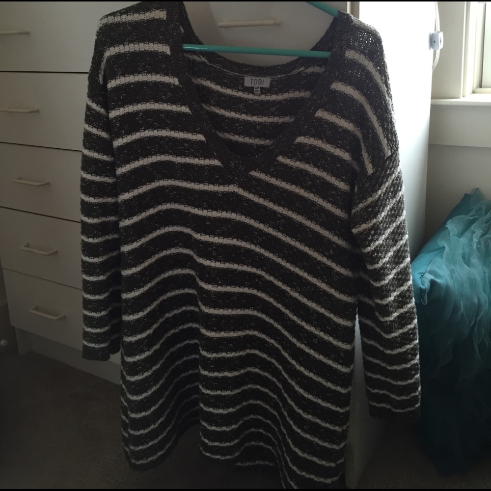 Tobi dark green and white sweater