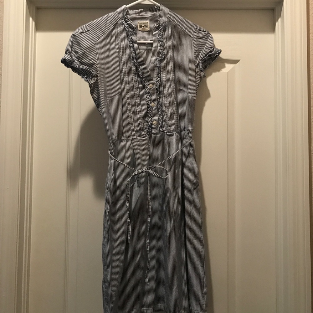 Converse dress size 4