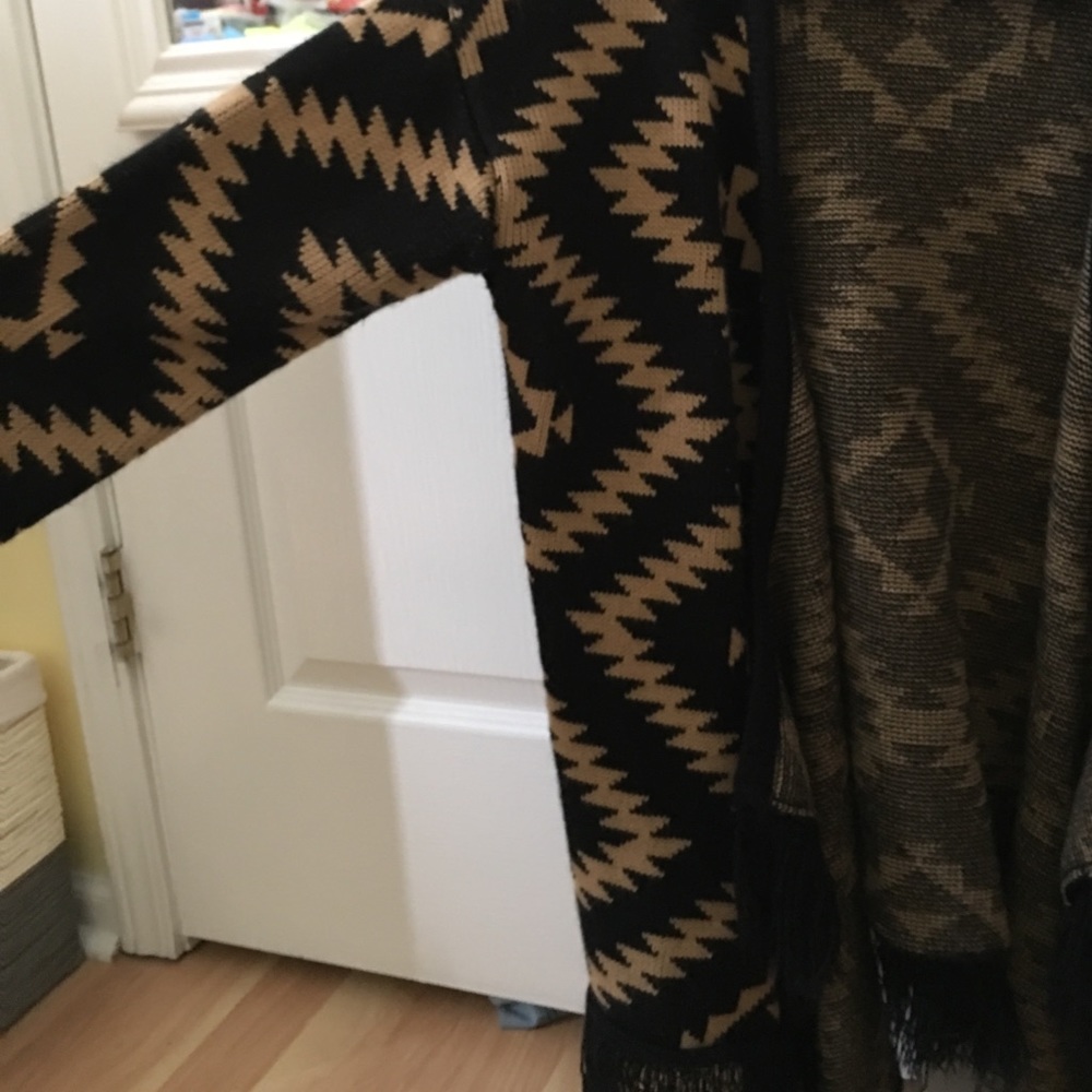 Black and Tan woman's cardigan - Picture 3 of 4
