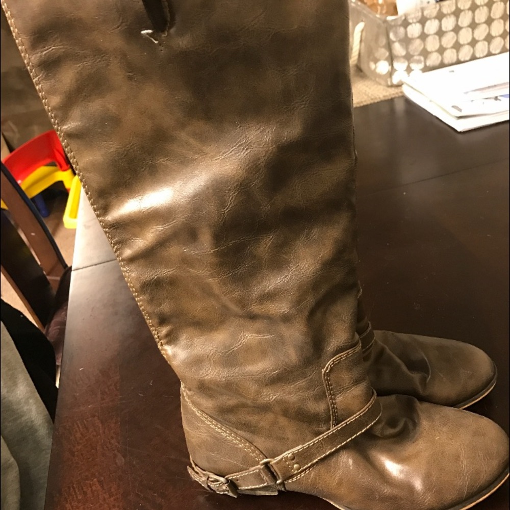Riding boots