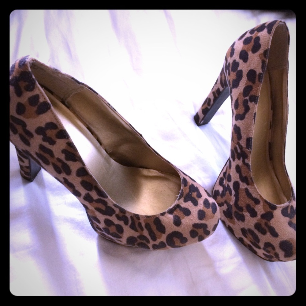 Cheetah print heels 👠