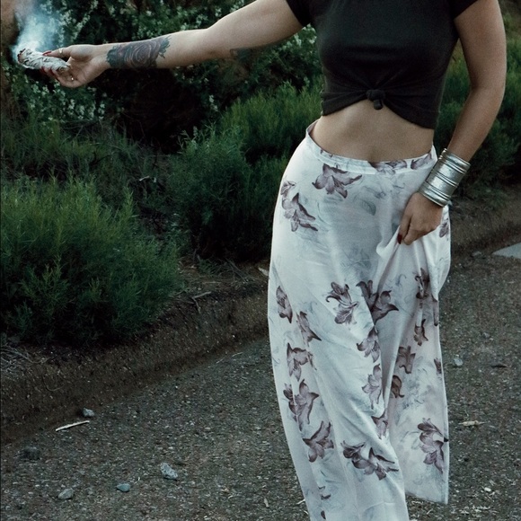 ❗️SALE❗️Gypse Floral Maxi Skirt - Picture 2 of 6