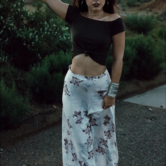 ❗️SALE❗️Gypse Floral Maxi Skirt - Picture 3 of 6