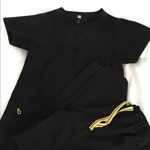 Black Wonderwink Scrub Set