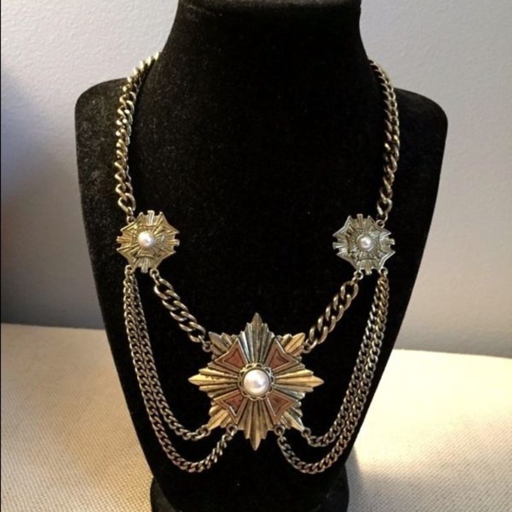 Fashion gold statement necklace