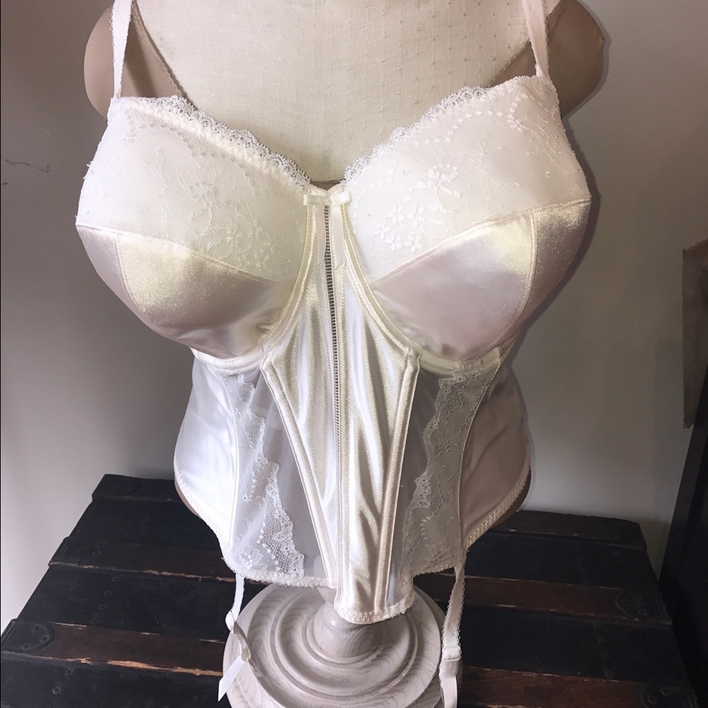 The Maria Cream Convertible Basque Bra