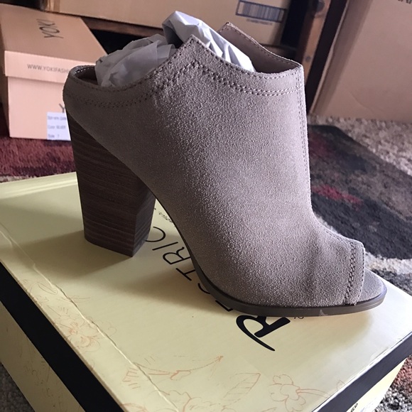 Taupe boutique booties! NWT - Picture 1 of 3