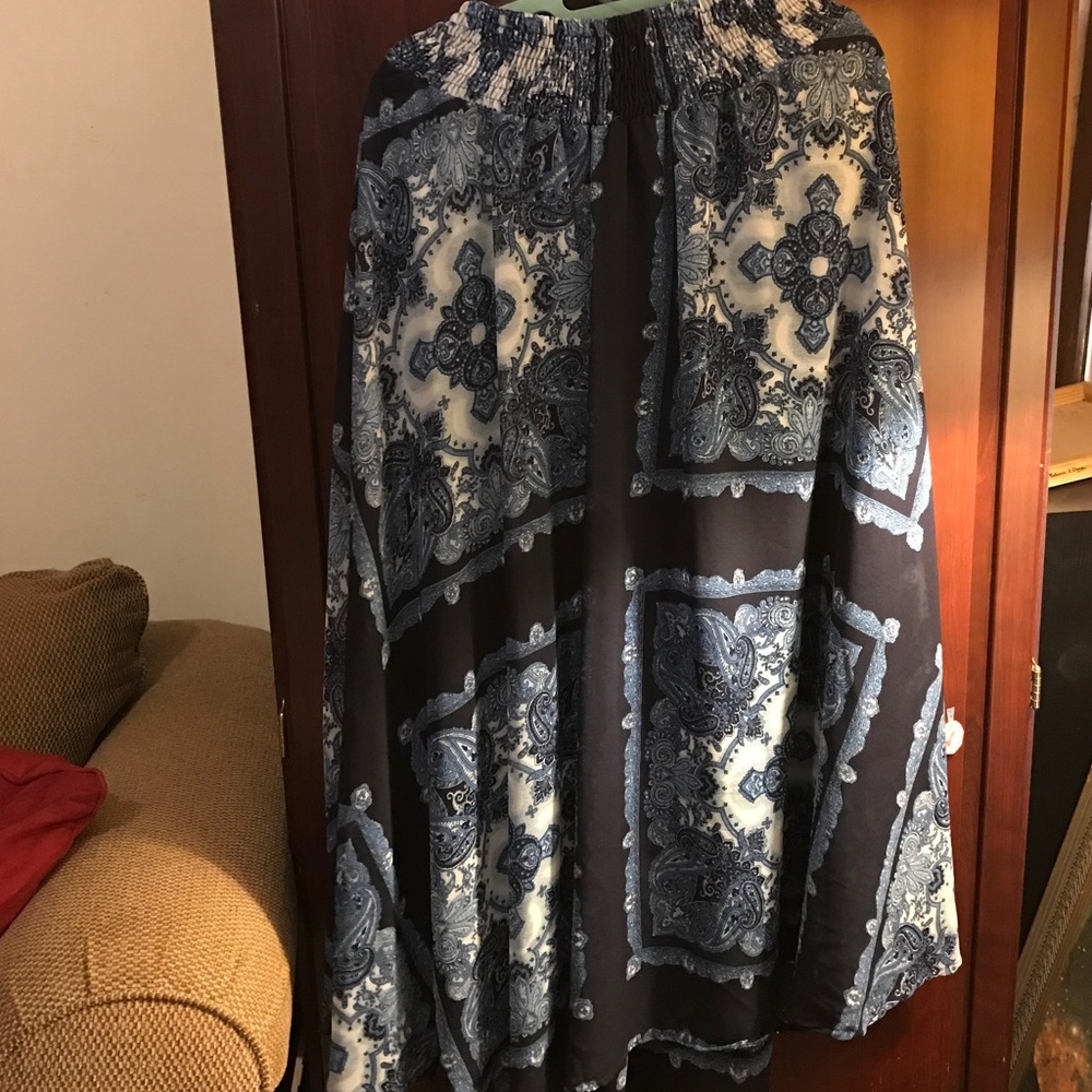 Gorgeous Navy Blue Flowy Skirt From Boutique EUC!