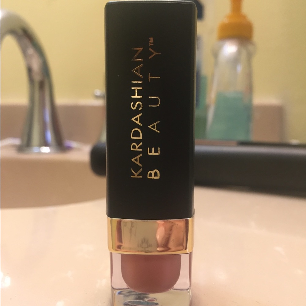 Kardashian Beauty Lip Slayer- shade Goals Objectif