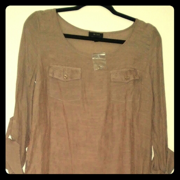 New w/tags long sleeve lace back top. - Picture 1 of 2