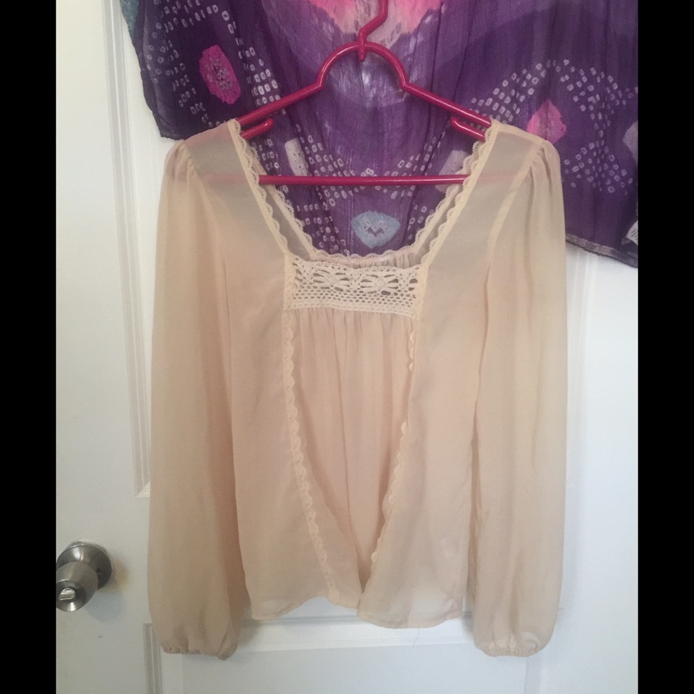 American Eagle Sheer Cream Top 🏹