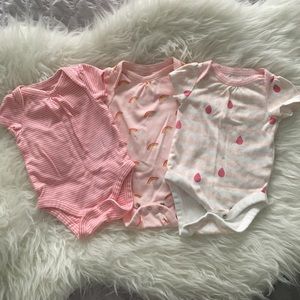 💞Baby Gap Girl Onesies. 0-3mo.💞