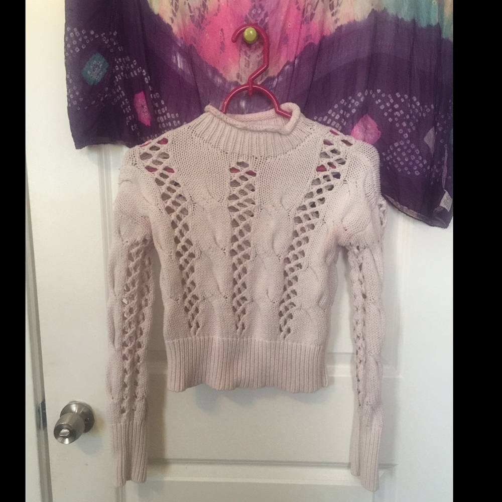 EXPRESS Light Pink Peep-Hole Crop Sweater 🔅