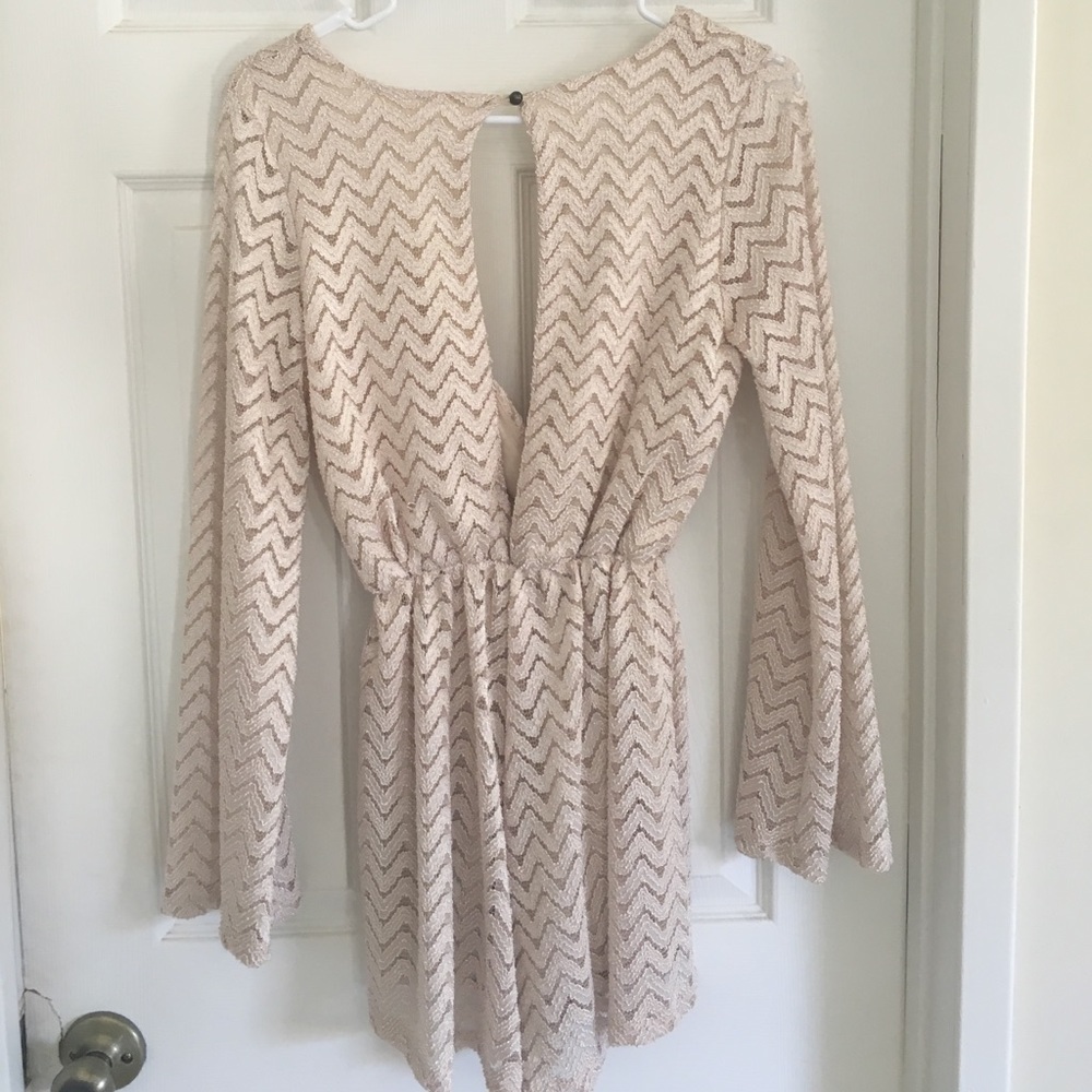 🚨SOLD🚨Adorable off white lace romper - Picture 2 of 3