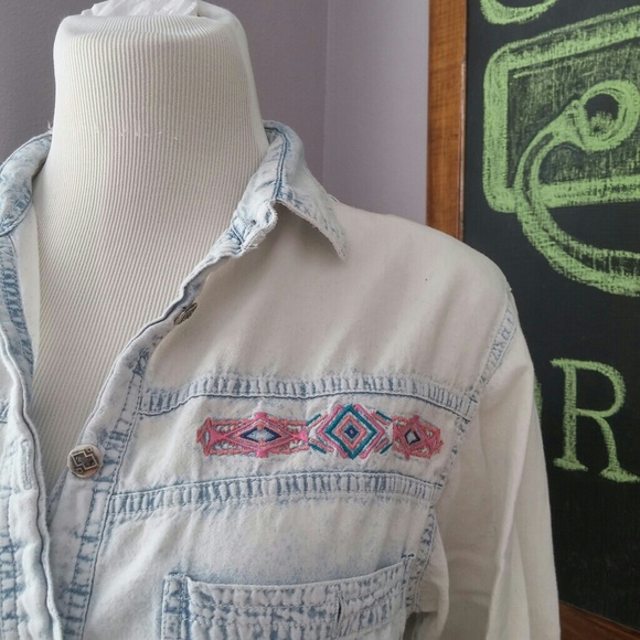 Vintage Tops - Vintage Aztec Embroidered Acid Wash Denim Buttonup