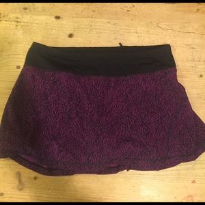 Purple/black Lululemon skirt 8R EUC