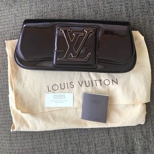 Louis Vuitton vernis leather sobe clutch