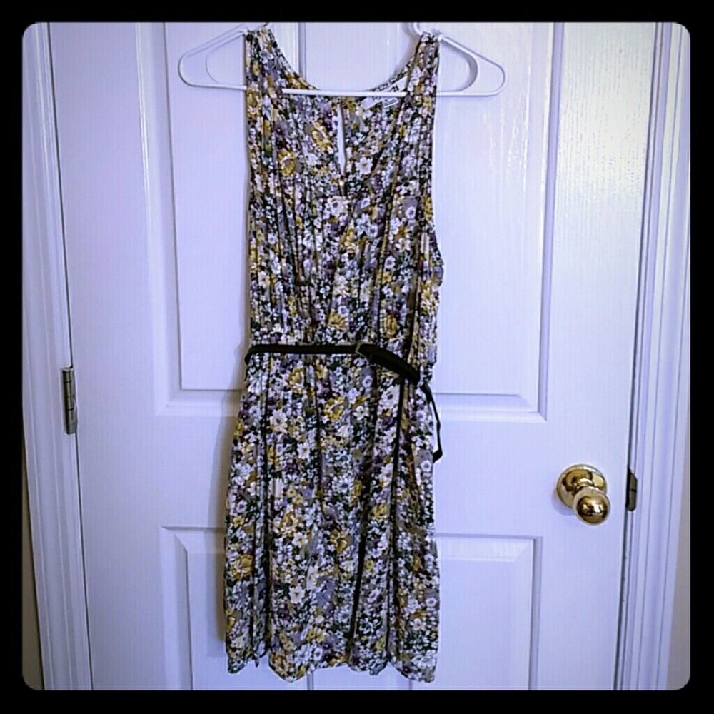 NWOT Forever 21 Floral Belted Dress