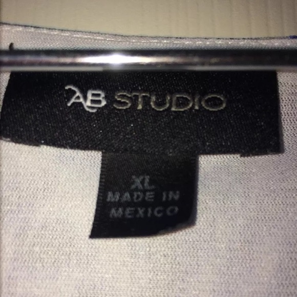 Spring/Summer Top - Picture 2 of 4