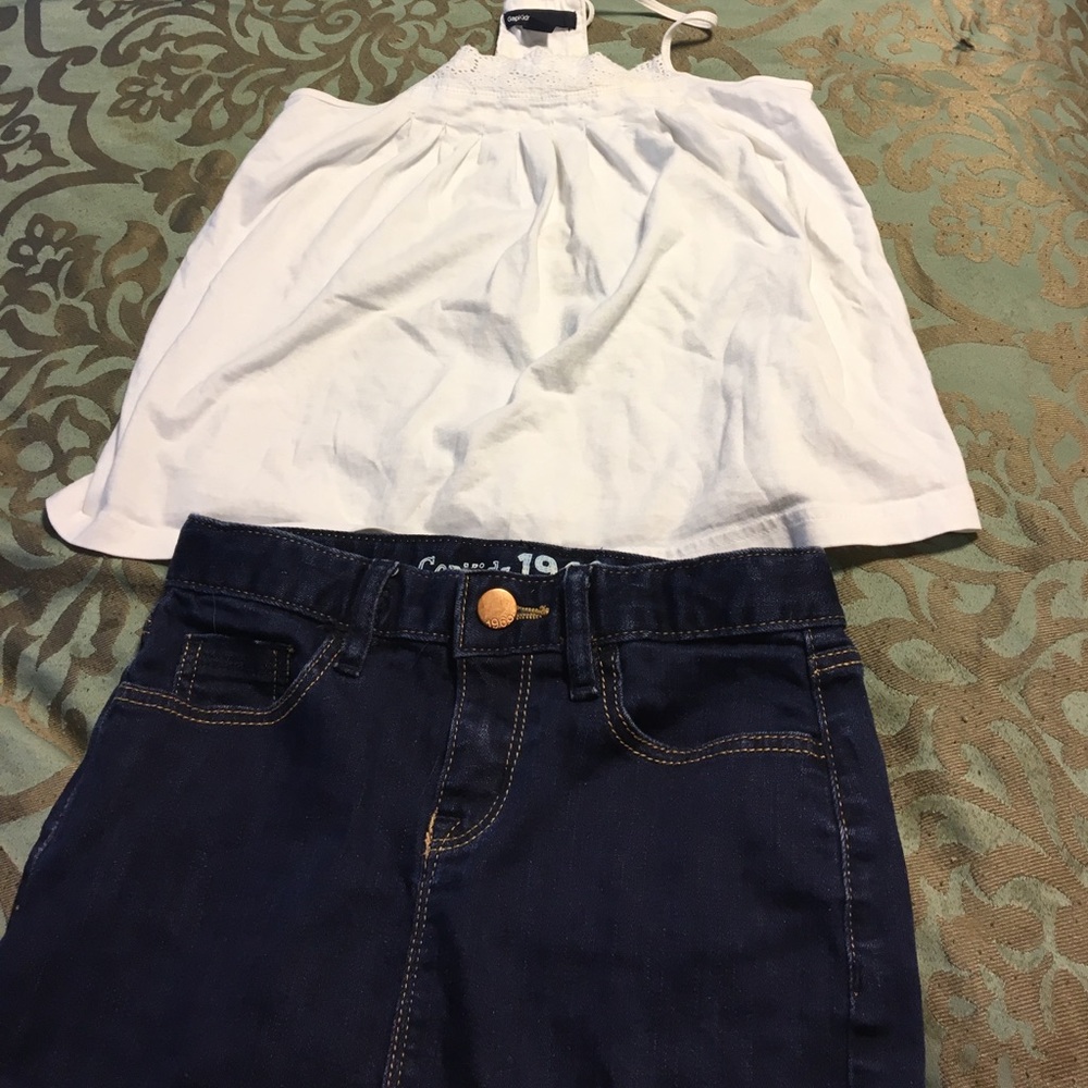 Very cute Gap top and mini skirt size 8 girls