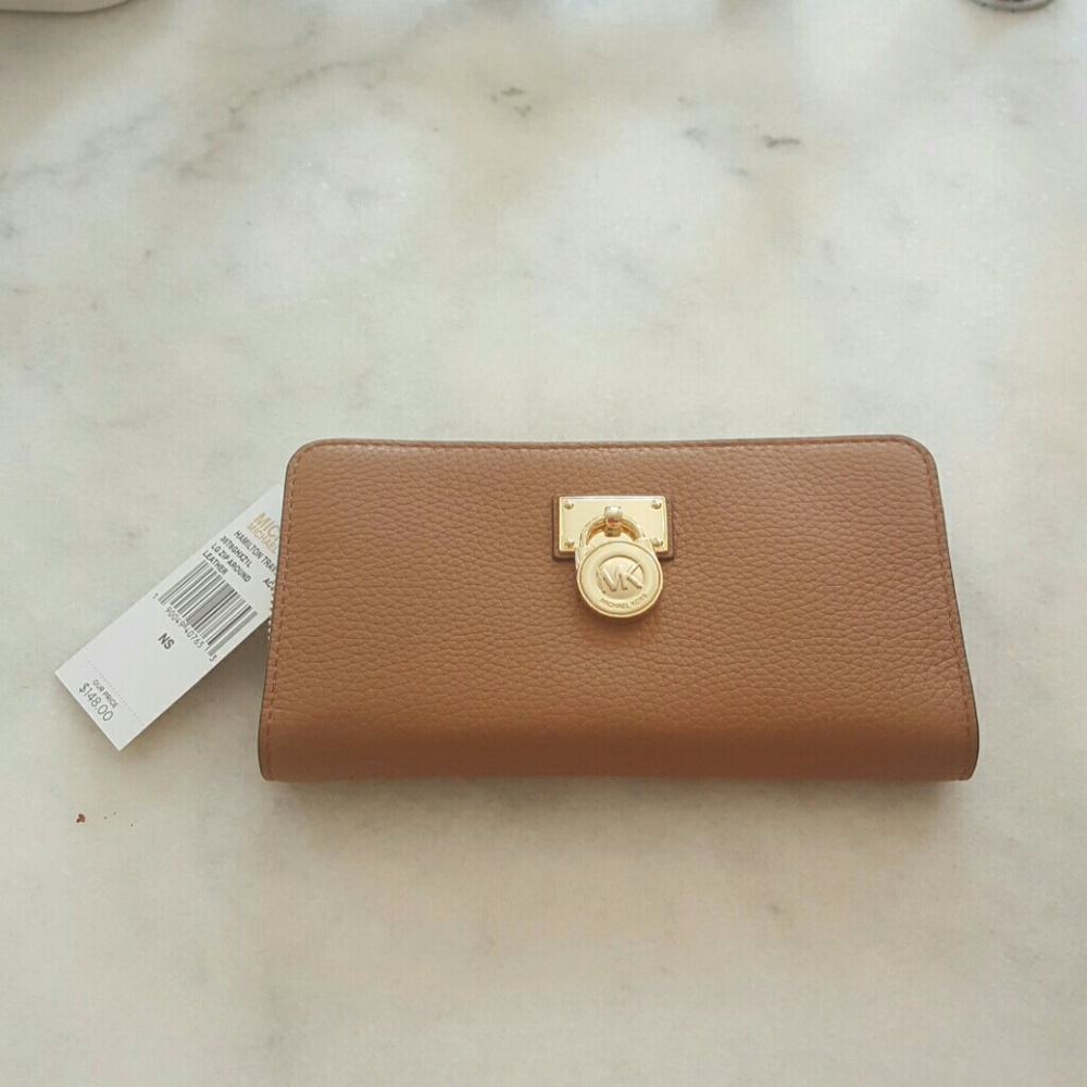 ***SOLD*** Authentic MK Wallet NWT - Picture 1 of 4