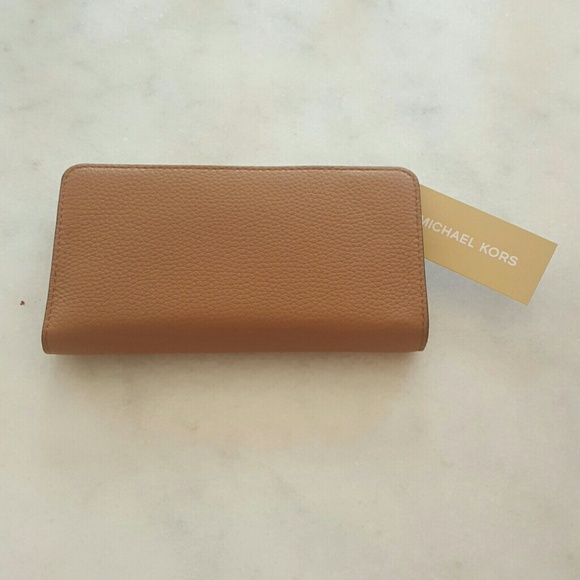 ***SOLD*** Authentic MK Wallet NWT - Picture 2 of 4