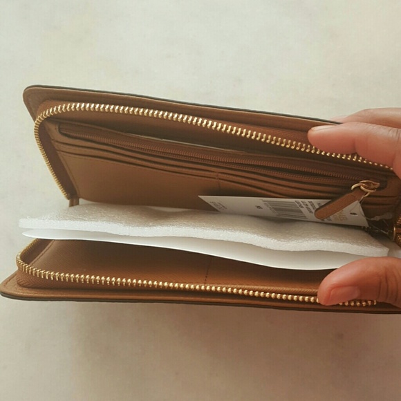 ***SOLD*** Authentic MK Wallet NWT - Picture 4 of 4