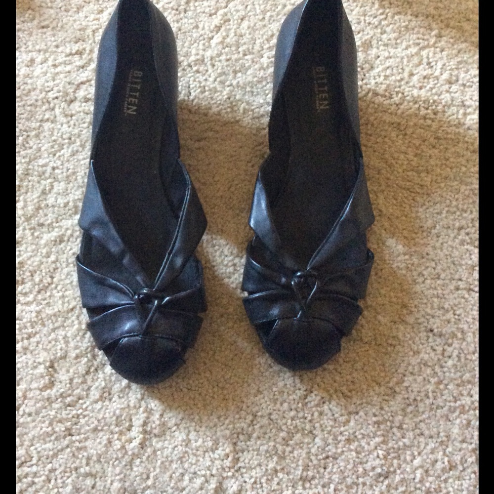 Bitten by Sarah Jessica Parker small wedge shoes