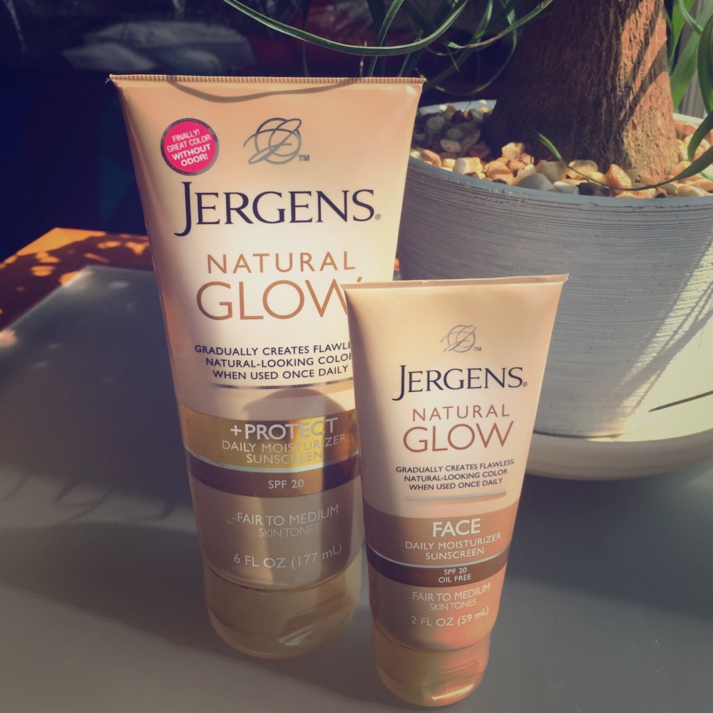Jergen's natural glow tanning lotion + suncreen