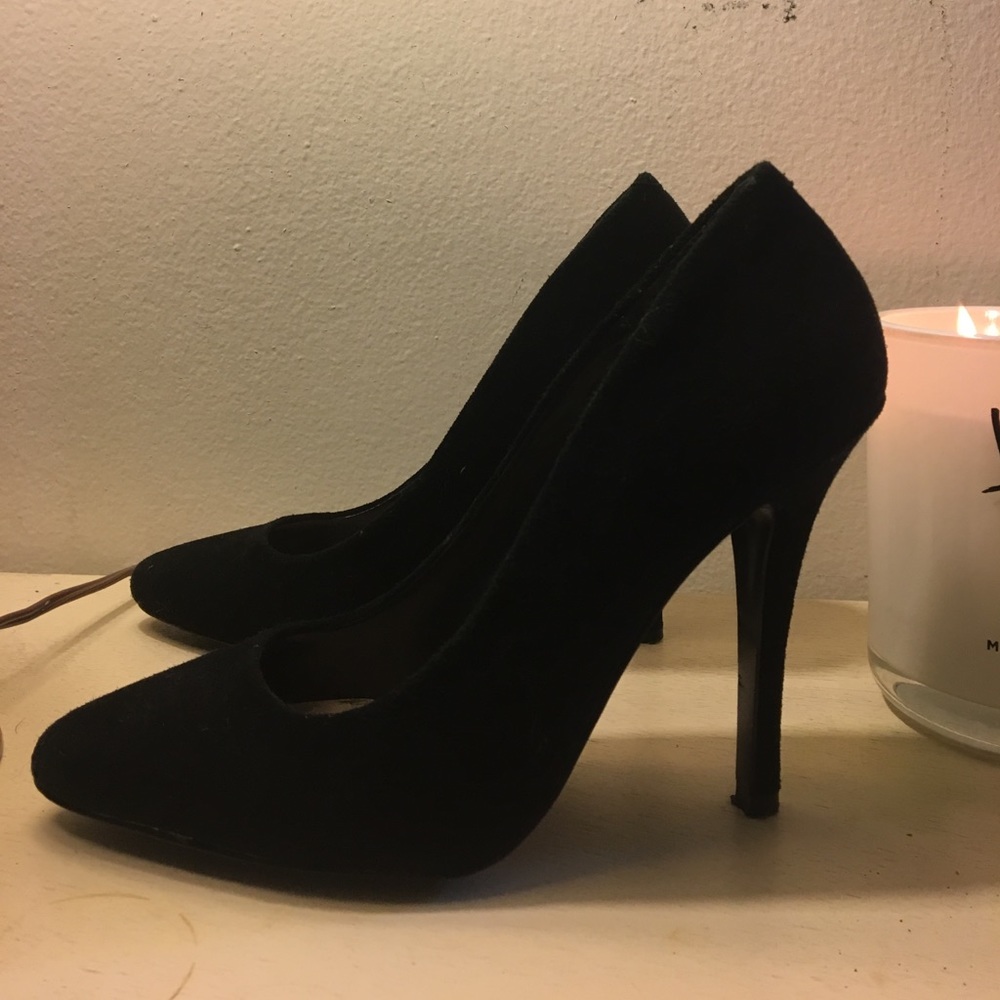 Perfect condition black suede Steve Madden pumps