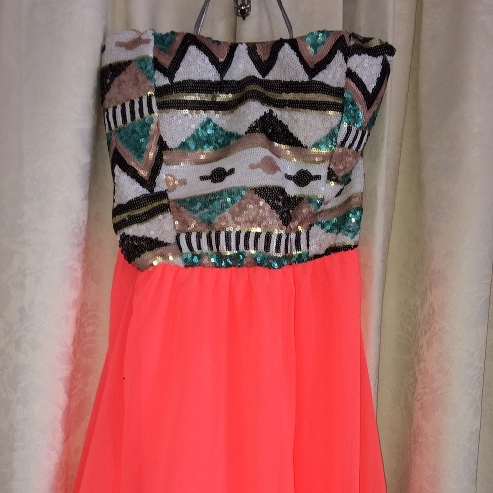 Strapless Style Rack Cocktail Dress - Picture 4 of 4