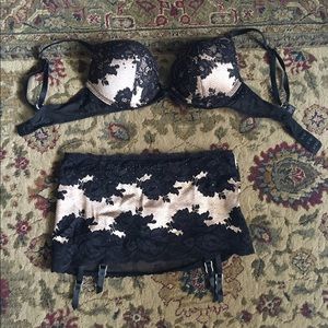 Victoria's Secret bra and skirt set 32b/S