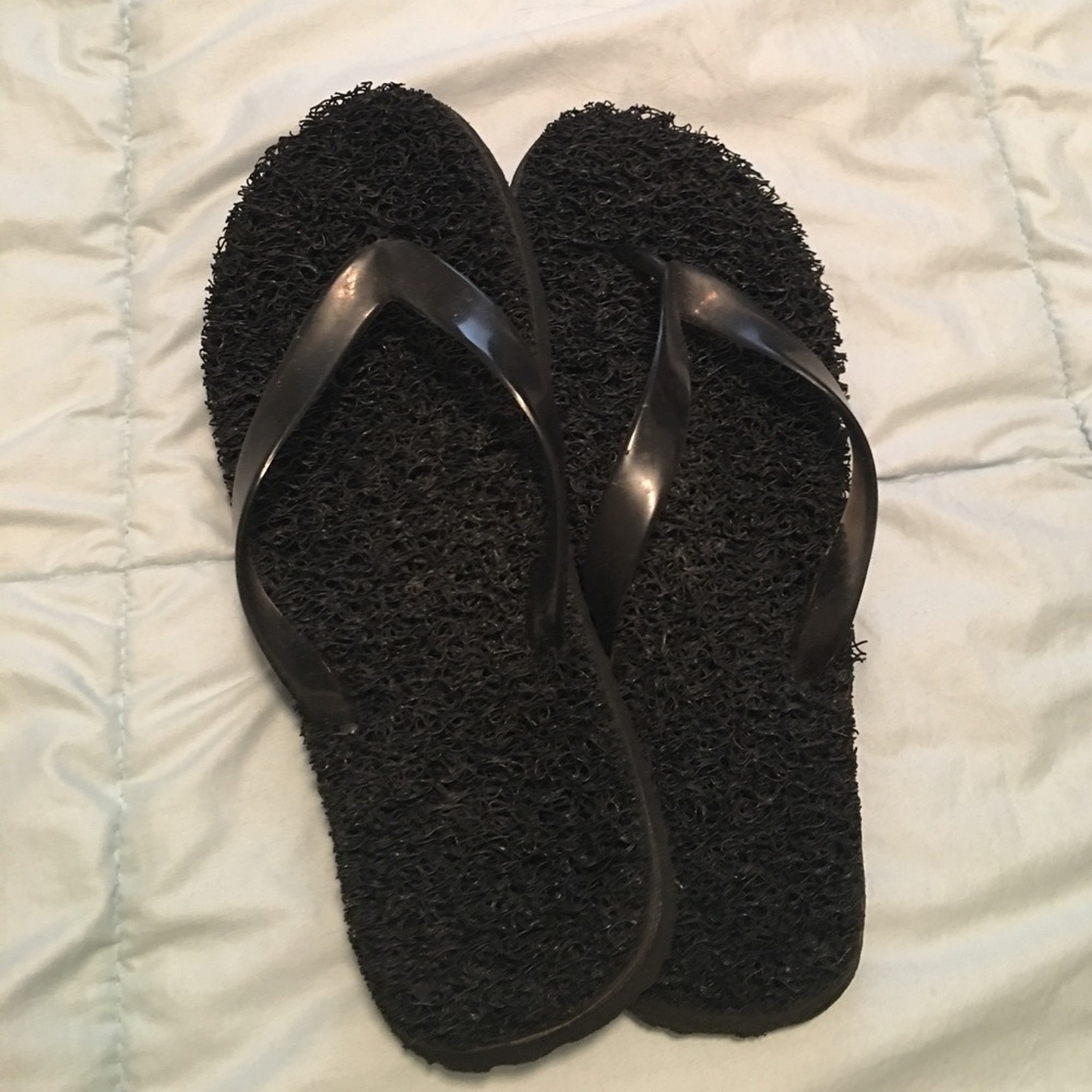 💰ACCEPTING OFFERS💰Black flip flops