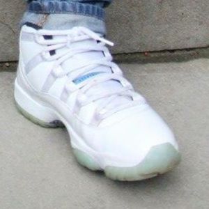Air Jordan 11 Columbia