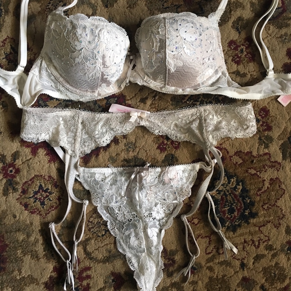 Victoria Secret Very Sexy Balconet + garter +thong