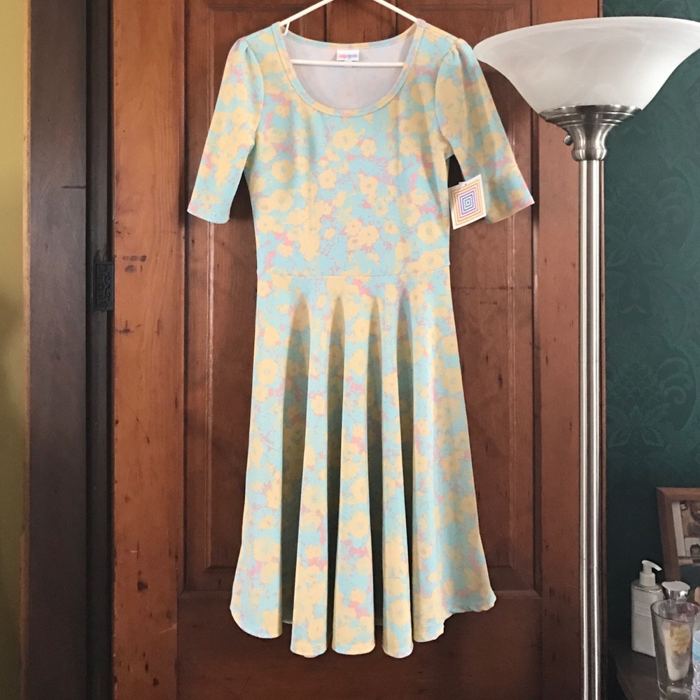Gorgeous LuLaRoe Nicole dress!