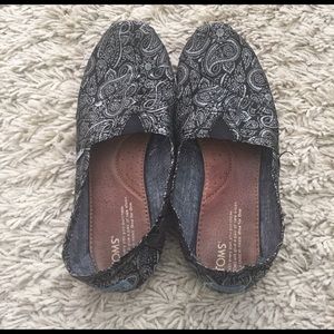 Black and Silver Paisley Toms