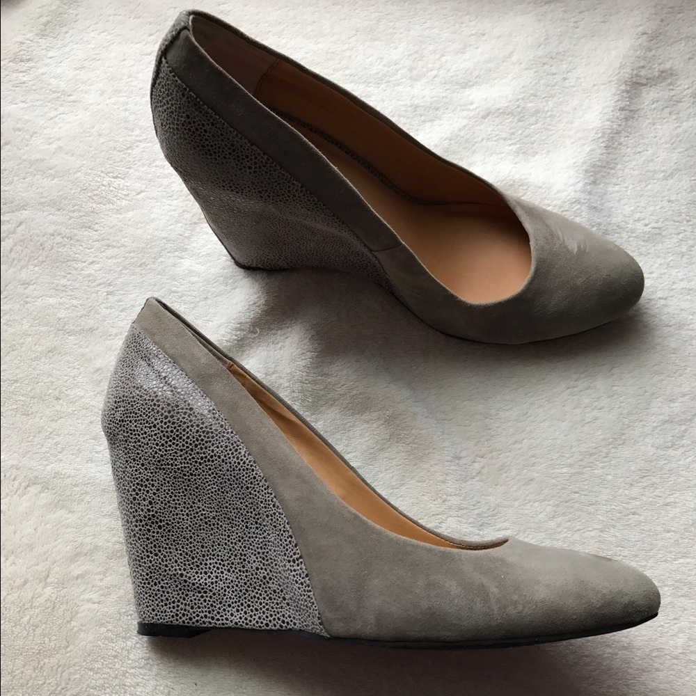 Audrey Brooke pumps with leather accent