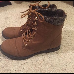 Curfew brown boots