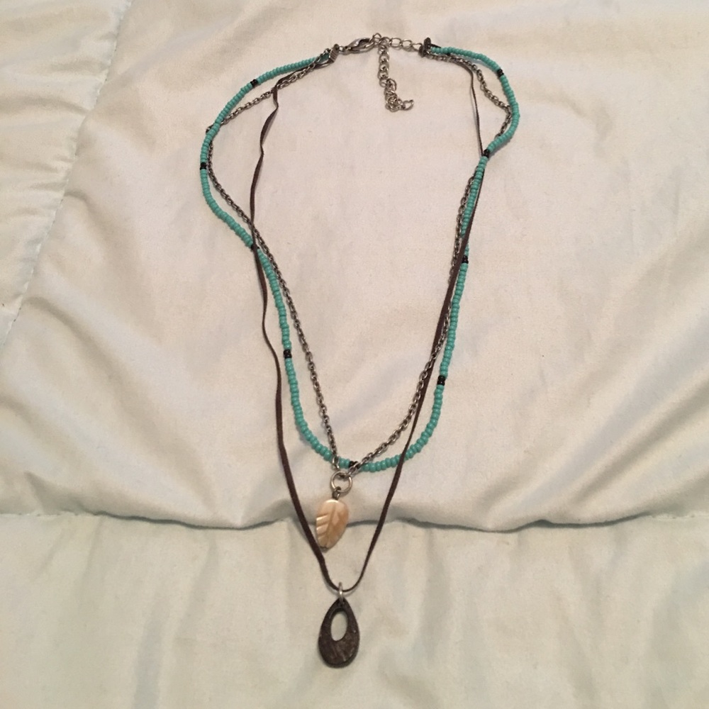 💰ACCEPTING OFFERS💰3-strand necklace