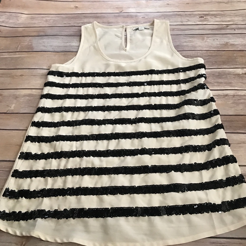 Closing shop 🚫 Banana Republic Tank