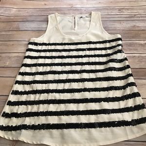 Closing shop 🚫 Banana Republic Tank