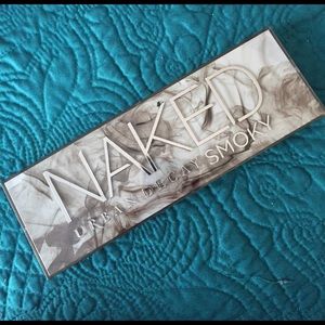 Brand new Urban Decay Naked Smoky