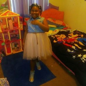 Meet your Posher, Claudia