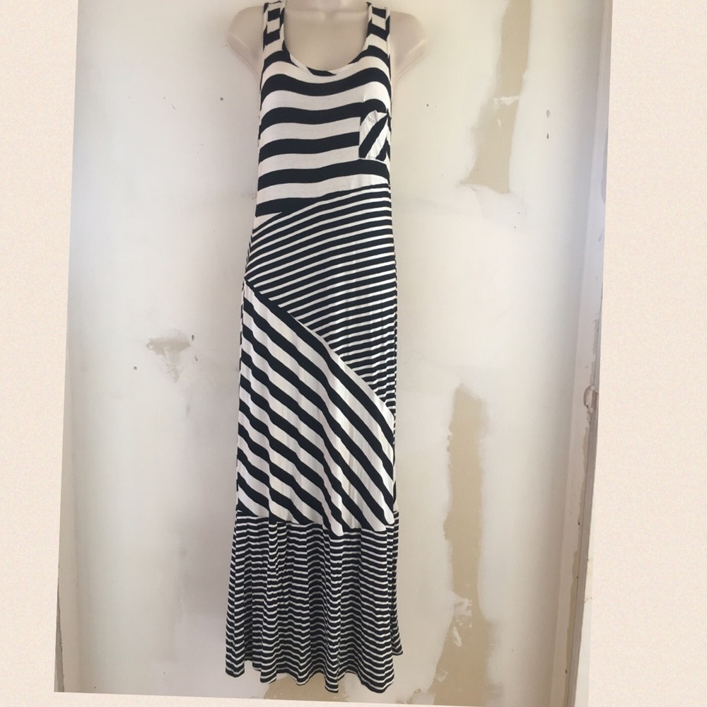 •Black and white maxi dress•