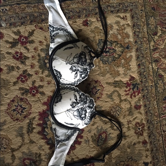 Rare Victoria's Secret Gorgeous rhinestone 32b bra - Picture 2 of 4