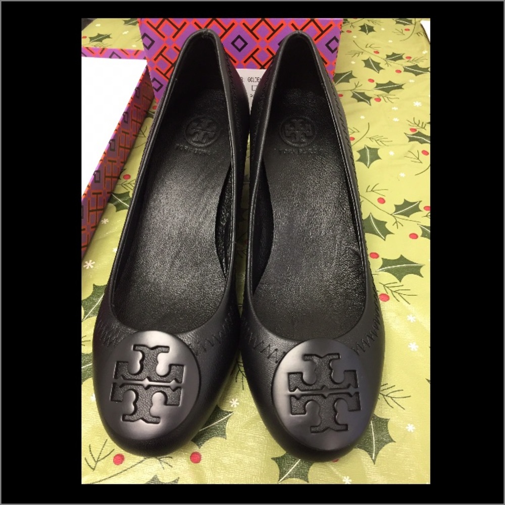 Gorgeous black TB shoes 👠