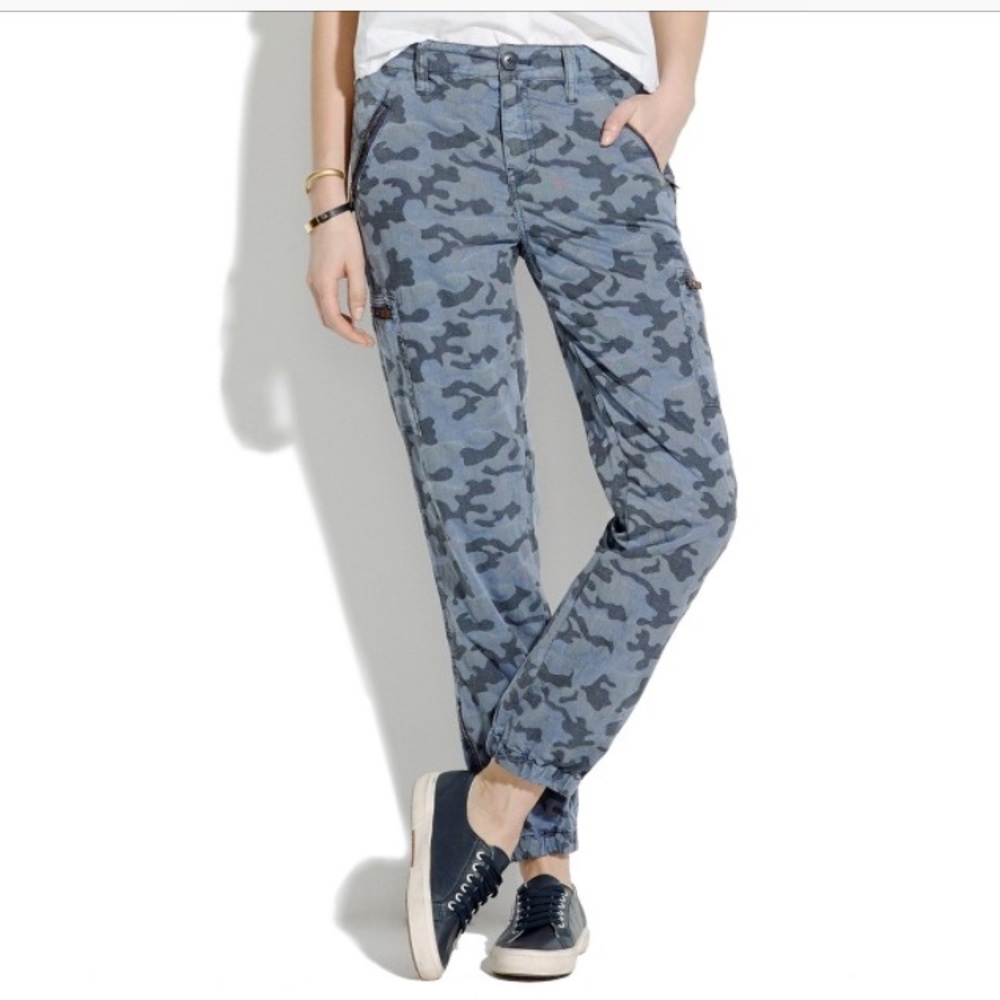 NWT Madewell zip cargos in blue camo size 26!