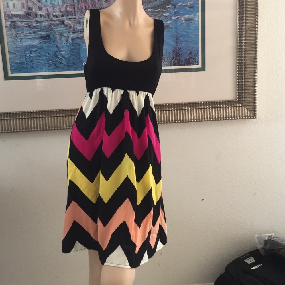 Women sleeveless chevron mini casual dress