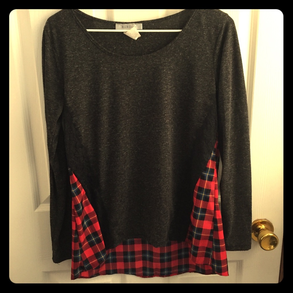 Cute long-sleeves hi-low top